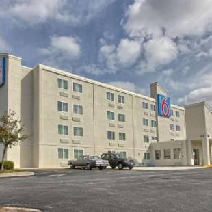 Фотографии гостиницы 
            Motel 6-York, PA - North