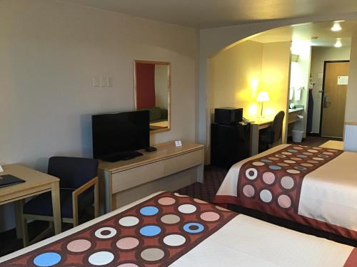 Фотография гостиницы Super 8 by Wyndham Heyburn