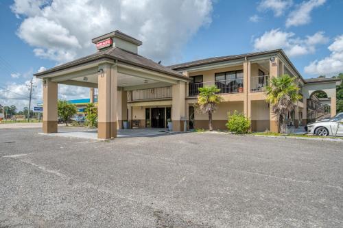 Фотография гостиницы OYO Hotel San Antonio Lackland Air Force Base West