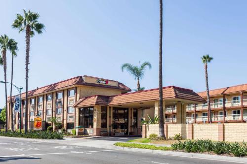 Фотография гостиницы Super 8 by Wyndham Anaheim/Disneyland Drive