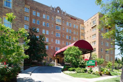 Фотография гостиницы Courtyard Kansas City Country Club Plaza