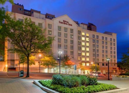 Фотография гостиницы Hilton Garden Inn Arlington/Courthouse Plaza