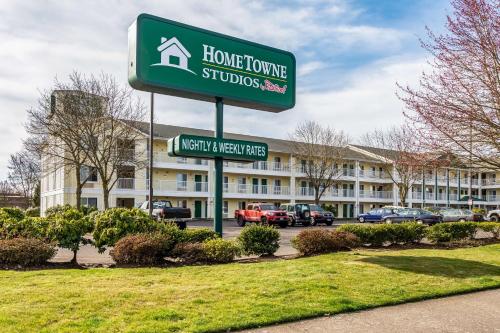 Фотография мотеля HomeTowne Studios by Red Roof Eugene - Springfield