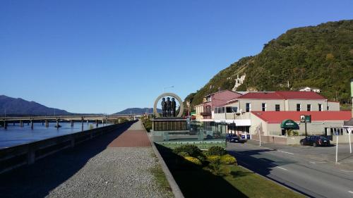 Фотография гостиницы Railway Hotel Greymouth