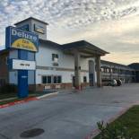 Фотография мотеля Deluxe Inn & Suites - Baytown