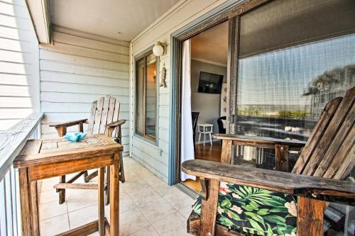Фотография гостевого дома Breezy Tybee Island Condo - 100 Yards from Beach!