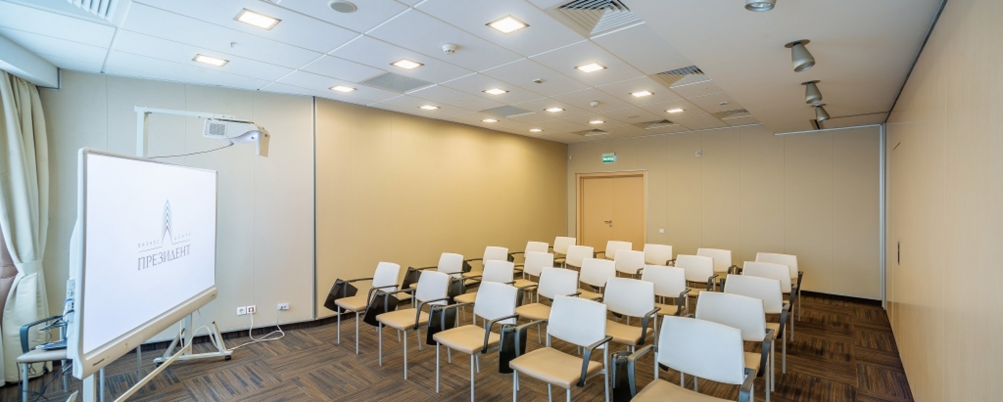 Фотографии конференц-зала Малый конференц-зал в БЦ Президент