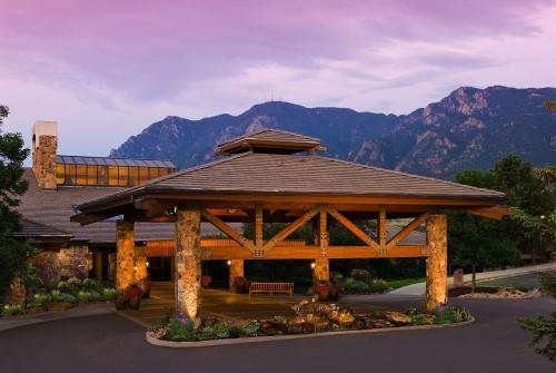 Фотография гостиницы Cheyenne Mountain Resort, a Dolce by Wyndham