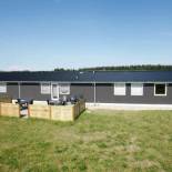 Фотография гостевого дома Five-Bedroom Holiday home in Brovst 1