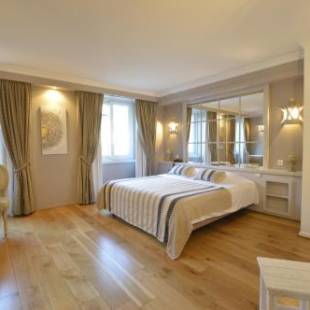 Фотографии гостиницы
LE SOLEIL D'OR