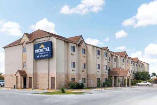 Фотография гостиницы Microtel Inn and Suites Eagle Pass