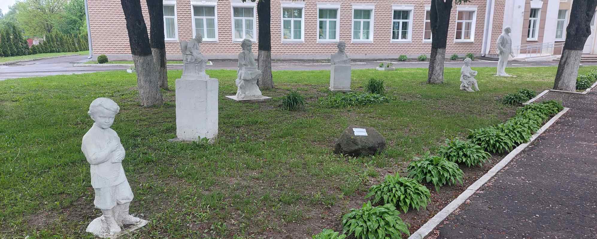 Скульптуры Ленина