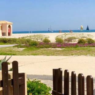 Фотографии гостевого дома
MAISONNETTE VUE MER PIEDS DANS L'EAU WIFI