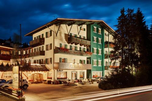Фотография гостиницы Dolomites Wellness Hotel Savoy