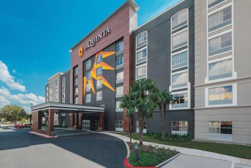 Фотография гостиницы La Quinta by Wyndham San Antonio Downtown