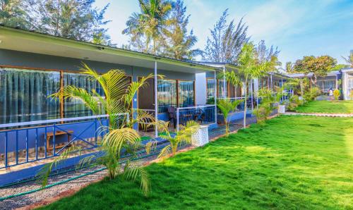 Фотография гостиницы Treebo Trend Lands End Beach Resort Morjim