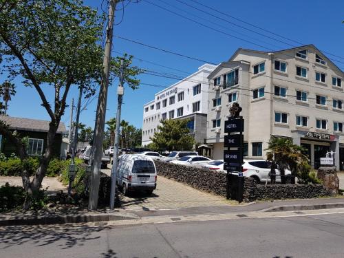 Фотография гостиницы Hotel The Grang Jungmun