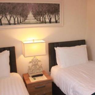 Фотографии мини отеля
The Dog Inn