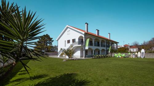 Фотография гостевого дома Private Gardened House - 5min from the beach