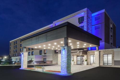 Фотография гостиницы Holiday Inn Express Hotel & Suites Providence-Woonsocket, an IHG Hotel
