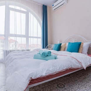 Фотография квартиры Апартаменты уютная студия с панорамными окнами от LetoApart