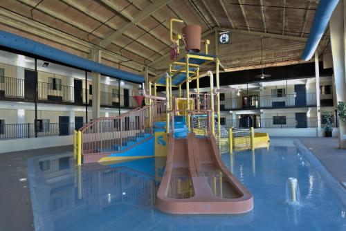 Фотография гостиницы OYO Hotel Knoxville TN Cedar Bluff I-40