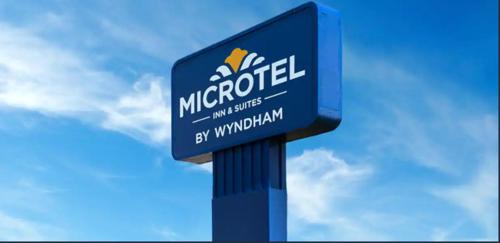 Фотография гостиницы Microtel Inn & Suites by Wyndham Woodland Park