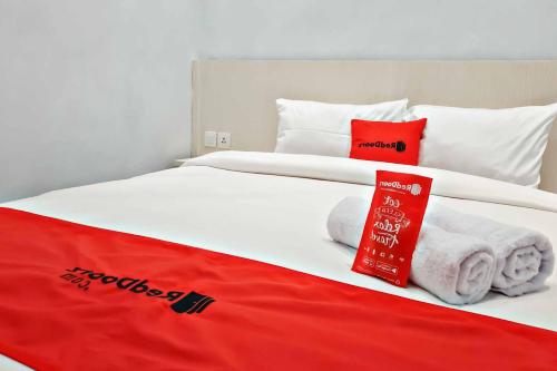 Фотография гостиницы RedDoorz CBD Polonia Medan