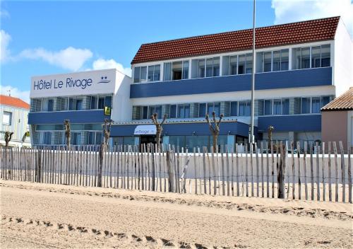 Фотография гостиницы Hôtel Le Rivage vue sur mer - LOGIS - Châtelaillon-plage