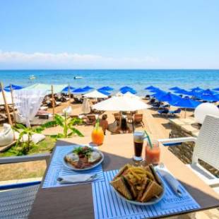 Фотографии апарт отеля
Peroulia Beach Houses