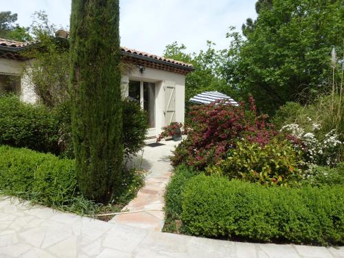 Фотография гостевого дома DOMAINE DU PLANAS - PATIO