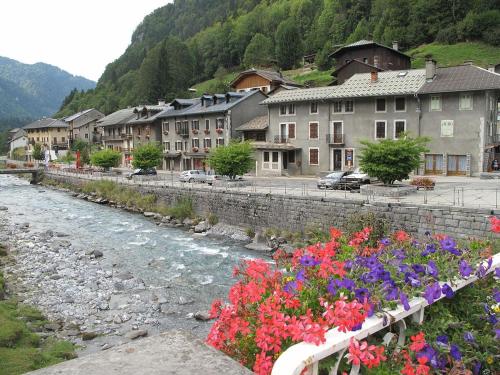 Фотография гостевого дома Chalet de 2 chambres avec terrasse amenagee a Sixt Fer a Cheval