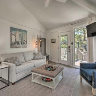 Фотография гостевого дома Airy Treehouse with Bikes Walk to Harbour Town!