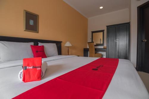 Фотография гостевого дома RedDoorz Syariah near Jatisampurna Hospital