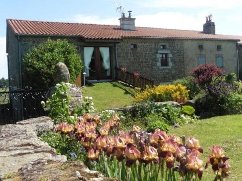 Фотография гостевого дома Maison Saugues, 4 pièces, 6 personnes - FR-1-582-127