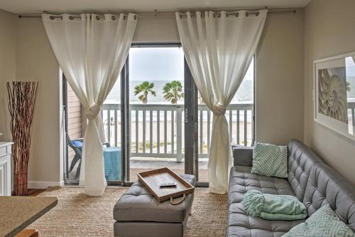 Фотографии гостевого дома
Beachfront Corpus Christi Condo with Deck and Views!