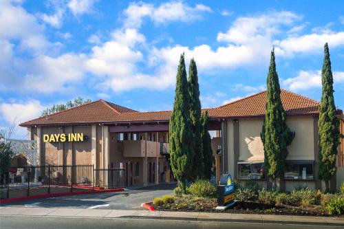 Фотография гостиницы Days Inn by Wyndham Pinole Berkeley
