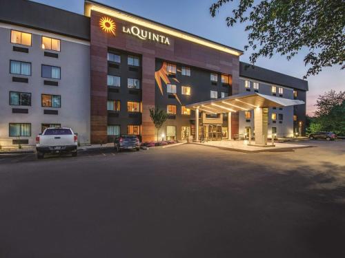 Фотография гостиницы La Quinta by Wyndham Hartford Bradley Airport