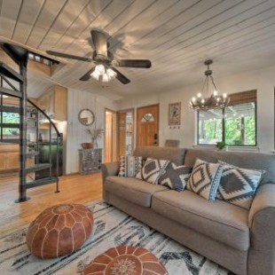 Фотография гостевого дома Peaceful Twain Harte Cabin with Wraparound Deck!