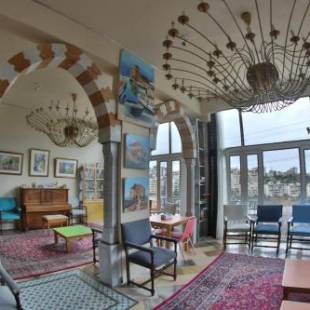 Фотографии гостевого дома 
            Damask Rose, Lebanese Guest House