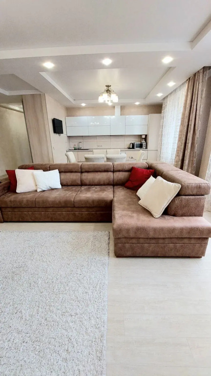 Фотография квартиры Апартаменты в центре с тремя спальнями на Червякова 55 рядом с парком Победы