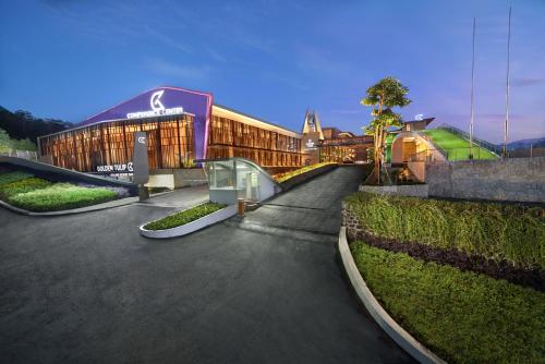 Фотография гостиницы Golden Tulip Holland Resort Batu