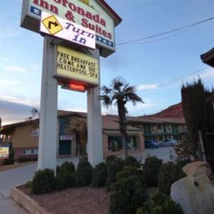Фотографии гостиницы
Coronada Inn & Suites