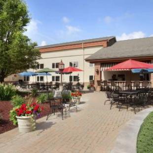 Фотографии гостиницы
Ramada by Wyndham Saginaw Hotel & Suites