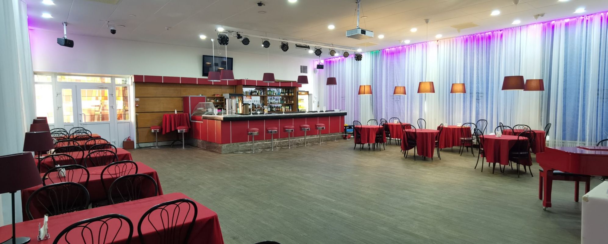 Фотографии концертного зала Кафе ДК Строитель