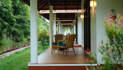 Фотографии гостиницы
Palmgrove Lake Resort