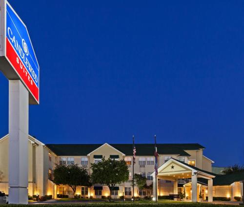 Фотография гостиницы Candlewood Suites Dallas Market Center-Love Field, an IHG Hotel