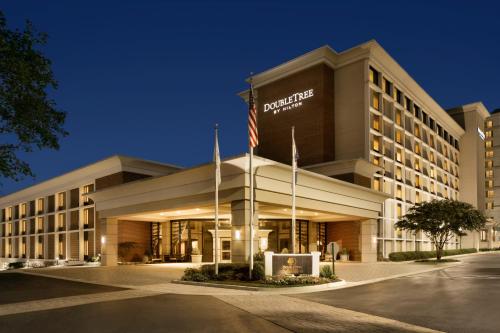 Фотография гостиницы DoubleTree by Hilton McLean Tysons