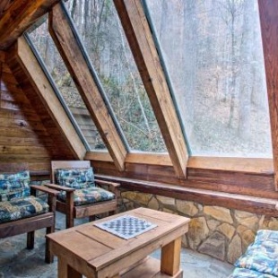 Фотография гостевого дома Riverside Cabin with Deck by Hiking Trails and Fishing
