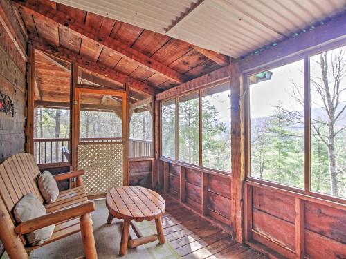 Фотография гостевого дома Mountain Rose Pigeon Forge Area Cabin with Hot Tub!
